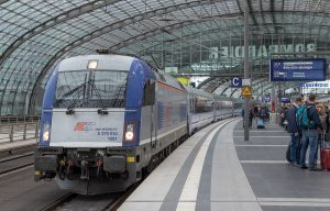 1691px Ankunft PKP Intercity aus Warschau in Berlin